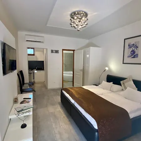 Bajor Panzio Buek-buekfuerdo, Adults Friendly 12 アパートホテル 4*