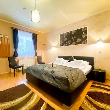 Bajor Panzio Buek-buekfuerdo, Adults Friendly 12 3*