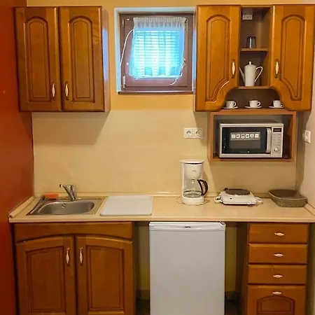 Bajor Panzio Buek-buekfuerdo, Adults Friendly 12