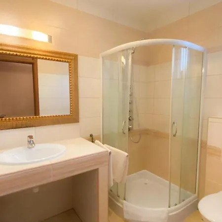 Bajor Panzio Buek-buekfuerdo, Adults Friendly 12 3*