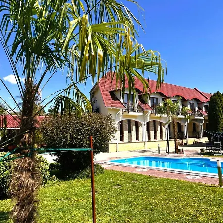 Bajor Panzio Buek-buekfuerdo, Adults Friendly 12 アパートホテル Bük