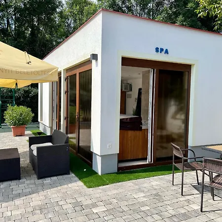 Bajor Panzio Buek-buekfuerdo, Adults Friendly 12 3*