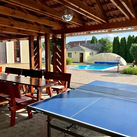 Bajor Panzio Buek-buekfuerdo, Adults Friendly 12 Lejlighedshotel