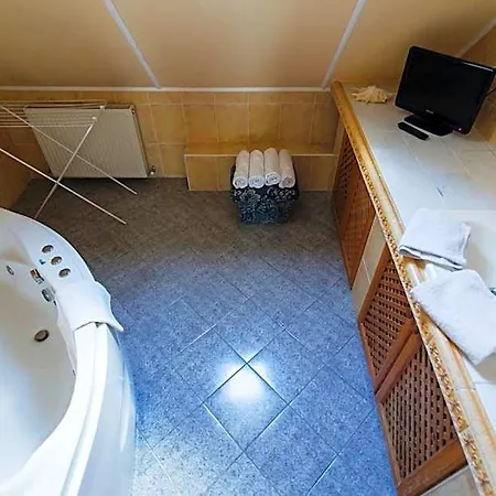 Bajor Panzio Buek-buekfuerdo, Adults Friendly 12
