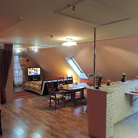 Bajor Panzio Buek-buekfuerdo, Adults Friendly 12 公寓式酒店