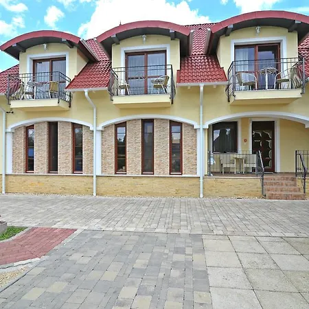 Bajor Panzio Buek-buekfuerdo, Adults Friendly 12 Aparthotel