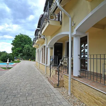 Bajor Panzio Buek-buekfuerdo, Adults Friendly 12 3*