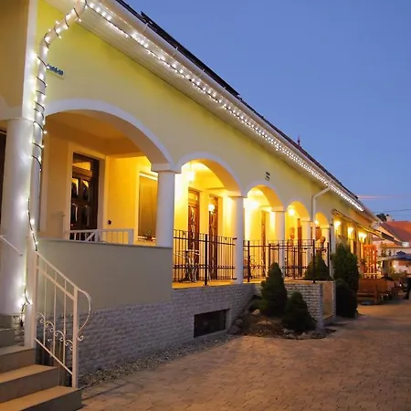 アパートホテル Bajor Panzio Buek-buekfuerdo, Adults Friendly 12 4*