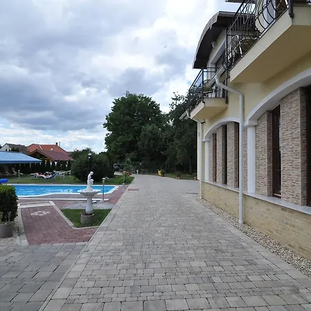 Bajor Panzio Buek-buekfuerdo, Adults Friendly 12 Aparthotel