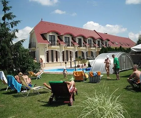 Bajor Panzio Buek-buekfuerdo, Adults Friendly 12 3*