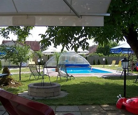 Bajor Panzio Buek-buekfuerdo, Adults Friendly 12 3*