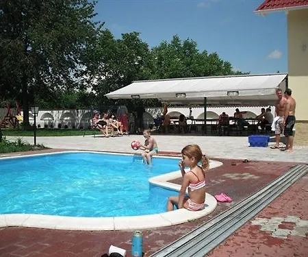 アパートホテル Bajor Panzio Buek-buekfuerdo, Adults Friendly 12 4*