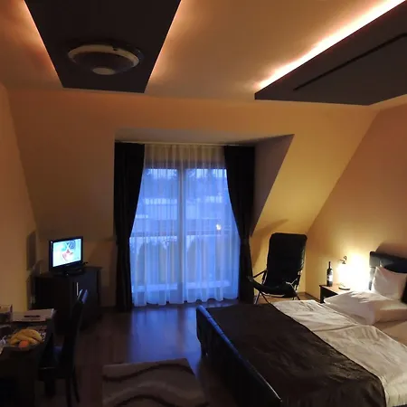Bajor Panzio Buek-buekfuerdo, Adults Friendly 12 Aparthotel