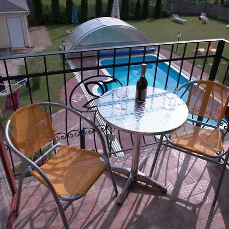 Bajor Panzio Buek-buekfuerdo, Adults Friendly 12 Aparthotel 3*