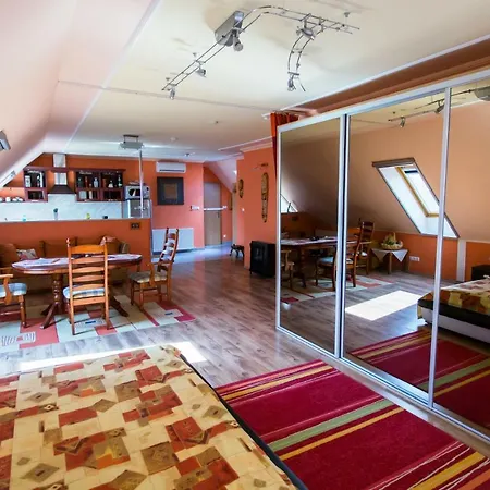 Bajor Panzio Buek-buekfuerdo, Adults Friendly 12