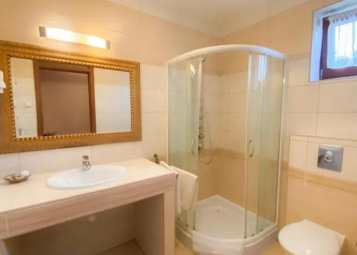 Bajor Panzio Buek-buekfuerdo, Adults Friendly 12 3*