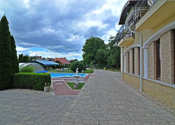 Bajor Panzio Buek-buekfuerdo, Adults Friendly 12