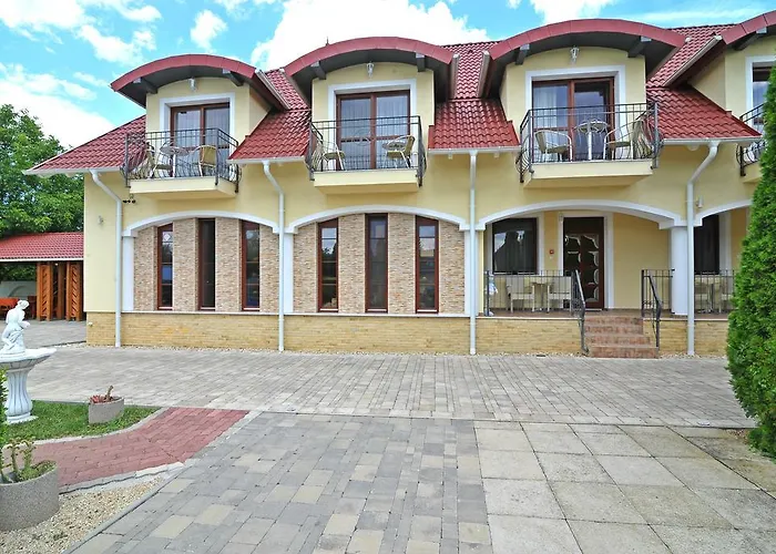 Bajor Panzio Buek-buekfuerdo, Adults Friendly 12 Апарт-отель