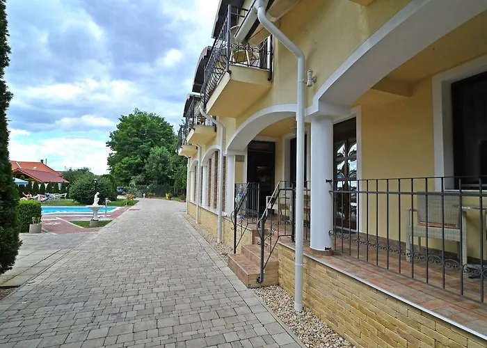 Bajor Panzio Buek-buekfuerdo, Adults Friendly 12 3*