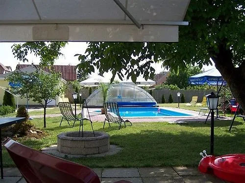 Bajor Panzio Buek-buekfuerdo, Adults Friendly 12 3*