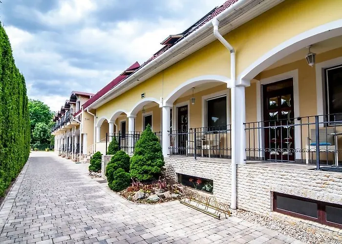 Bajor Panzio Buek-buekfuerdo, Adults Friendly 12 Апарт-отель 3*
