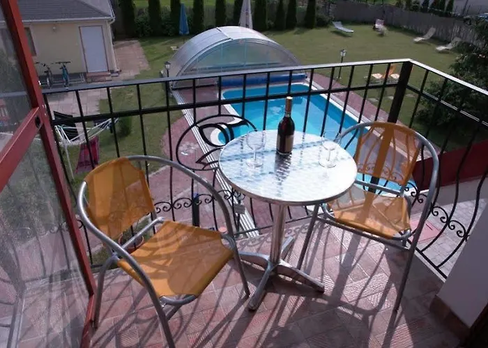 Bajor Panzio Buek-buekfuerdo, Adults Friendly 12 Апарт-отель 3*