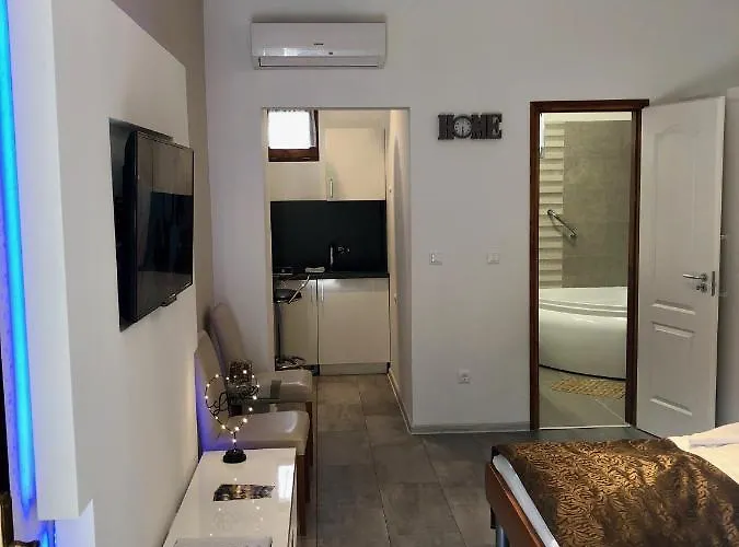 Bajor Panzio Buek-buekfuerdo, Adults Friendly 12 Hotel de apartamente